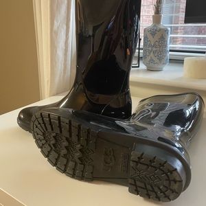 UGG Sienna Rain Boot - Size 8